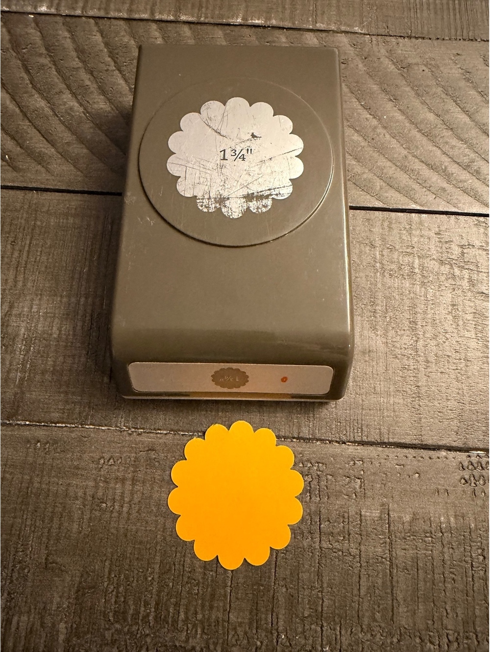 Stampin’ Up 1 & 3/4 inch Scallop Circle Shape Punch
